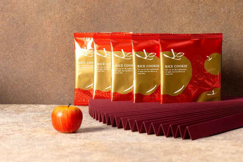 果韻松露-海棠窗花木盒 Apple & Truffle Rice Crackers – Hand-Carved Wooden Gift Box