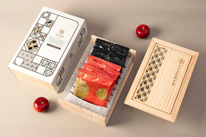 果韻松露-海棠窗花木盒 Apple & Truffle Rice Crackers – Hand-Carved Wooden Gift Box