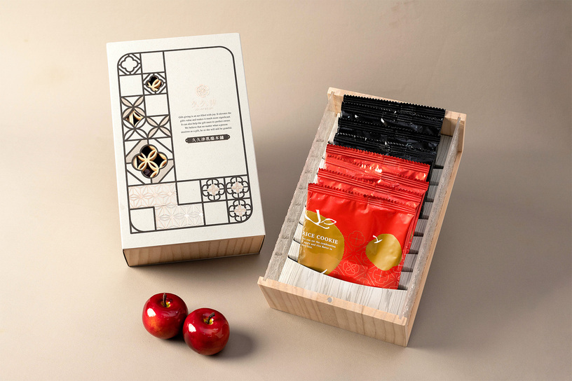 果韻松露-海棠窗花木盒 Apple & Truffle Rice Crackers – Hand-Carved Wooden Gift Box